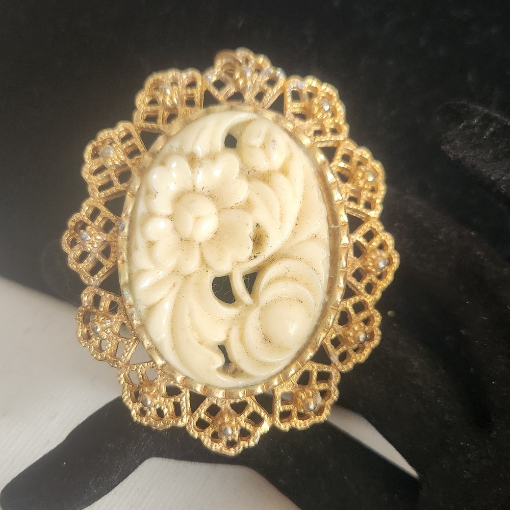 Vintage Gold Tone Cream Floral Resin Cameo Filigree Oval Pendant‎ Brooch Base